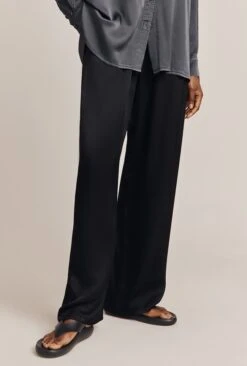 Imogen Satin Wide Leg Trouser Black -Chic Aura Clothing P06G003A A01 27043 650px 964px