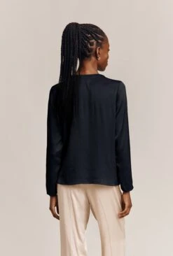 Efie Satin Long Sleeve Blouse Black 7 Efie Satin Long Sleeve Blouse Black -Chic Aura Clothing Q06G010 A01 26890 650px 964px
