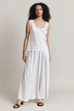 Margot Satin Top White Spot 16 Margot Satin Top White Spot -Chic Aura Clothing Q06G020 Z70 28371 650px 964px