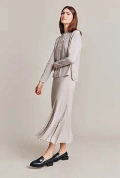 Alena Crepe Blouse Beige Pearly 11 Alena Crepe Blouse Beige Pearly -Chic Aura Clothing Q07G001 N01 28521 650px 964px